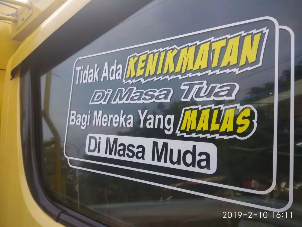 Tulisan bijak di kendaraan Berbagai sumber Tulisan bijak di kendaraan Berbagai sumber