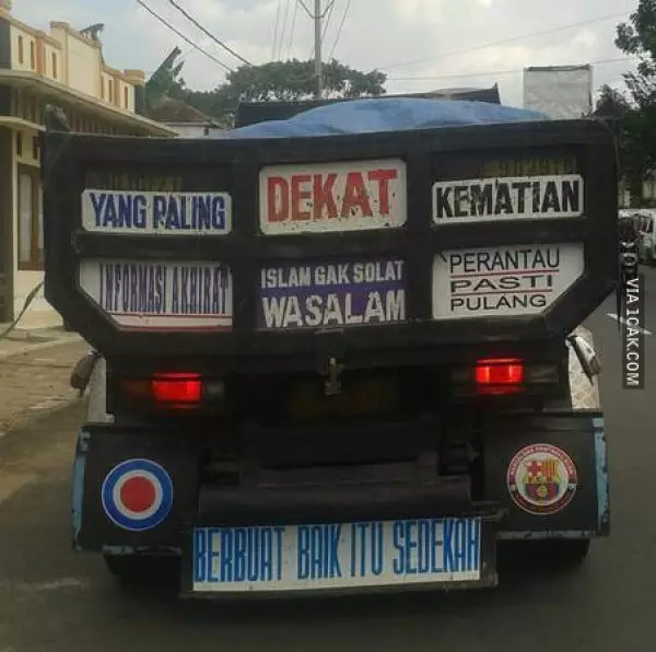 Tulisan bijak di kendaraan Berbagai sumber Tulisan bijak di kendaraan Berbagai sumber