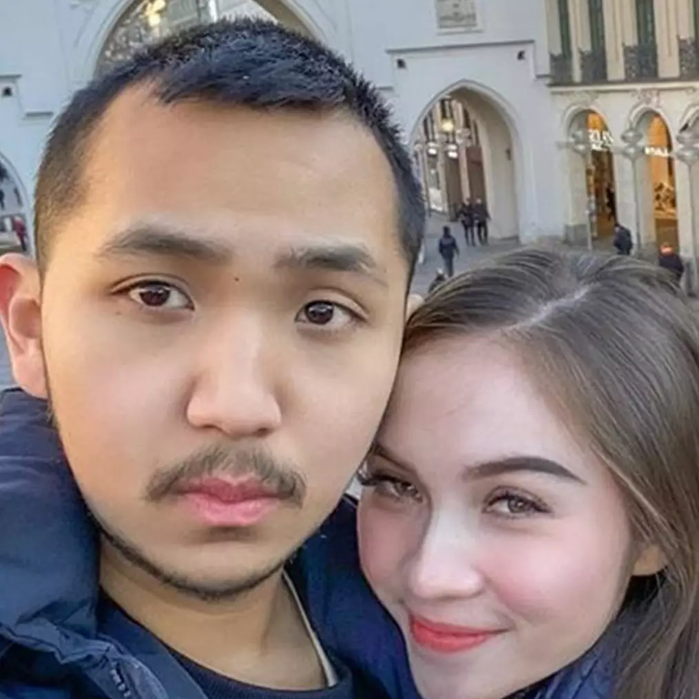 7 Potret Gusti Ega Putrawan, pacar Elina Joerg yang hadiahi mobil