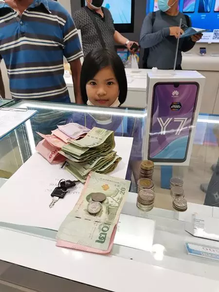 anak kecil pecahkan celengan demi beli hp untuk belajar online Facebook anak kecil pecahkan celengan demi beli hp untuk belajar online Facebook