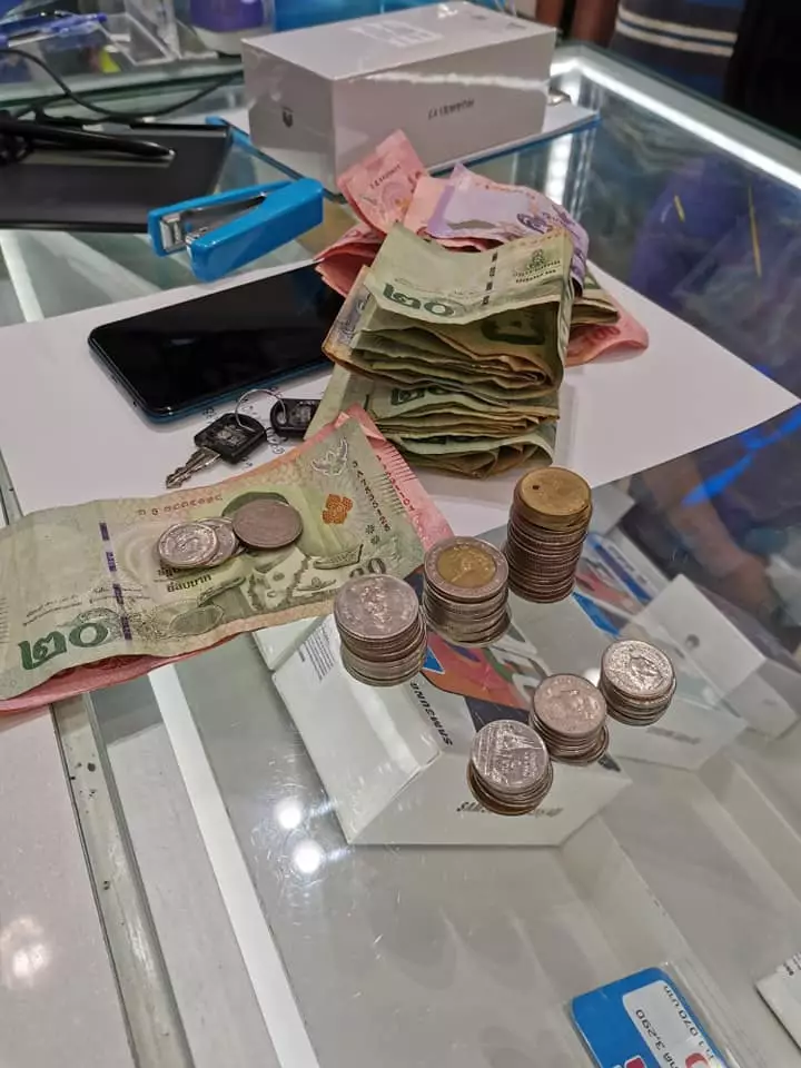 anak kecil pecahkan celengan demi beli hp untuk belajar online Facebook anak kecil pecahkan celengan demi beli hp untuk belajar online Facebook