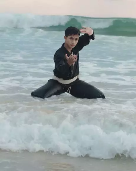 8 Potret Mikko teman Kekeyi saat berlatih silat Instagram