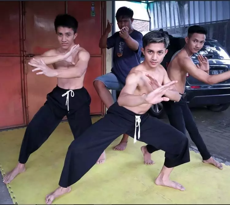 8 Potret Mikko teman Kekeyi saat berlatih silat Instagram
