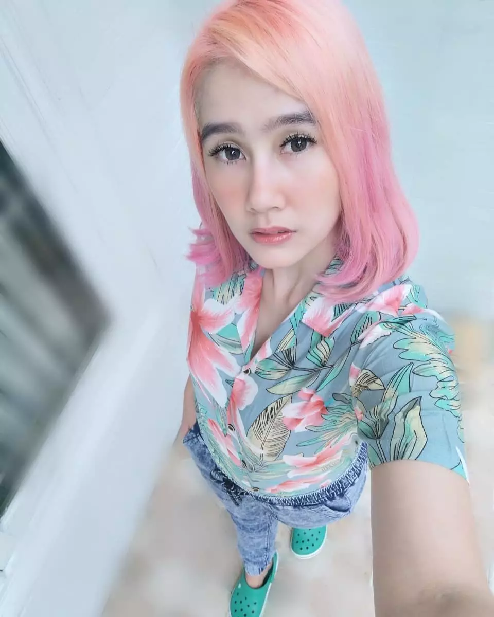 potret ardina rasti dengan warna rambut baru instagram potret ardina rasti dengan warna rambut baru instagram