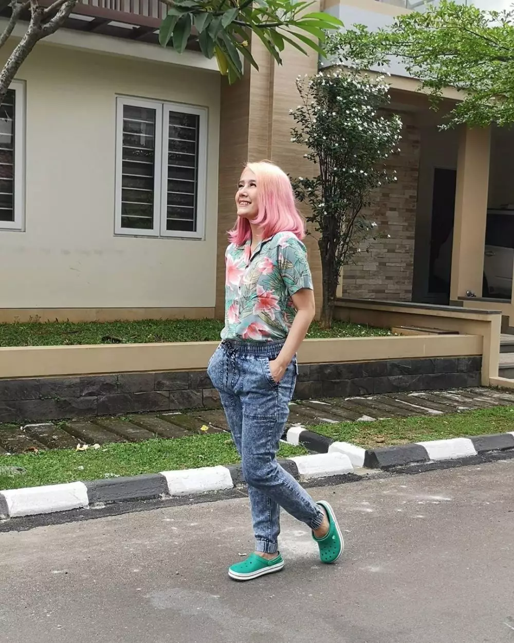 potret ardina rasti dengan warna rambut baru instagram potret ardina rasti dengan warna rambut baru instagram