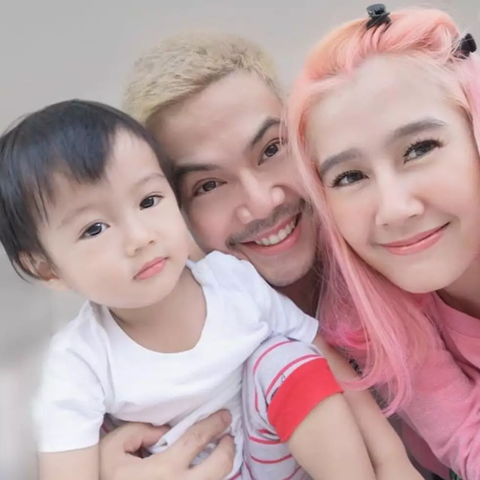 7 Potret Ardina Rasti dengan warna rambut baru, curi perhatian