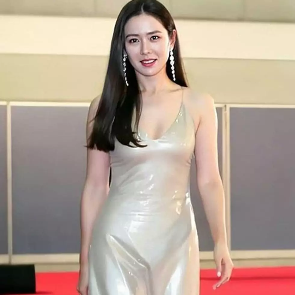 Gaya 10 seleb hadiri Baeksang Arts Awards 2020, kecenya maksimal