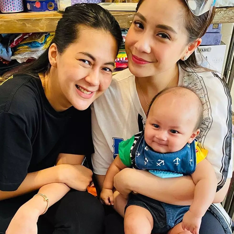 7 Potret kedekatan Nagita Slavina dan Paula Verhoeven, so sweet abis!