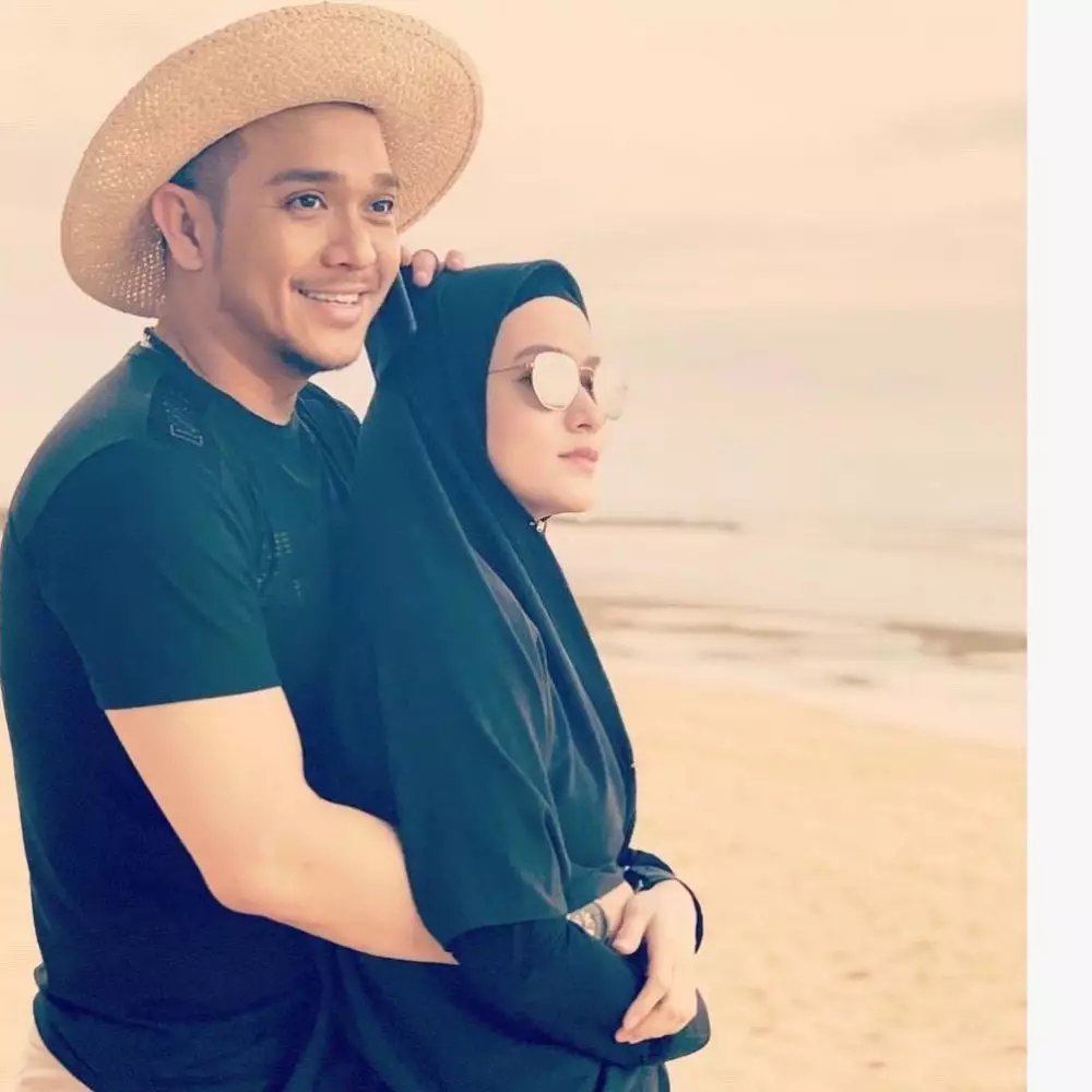 potret baby bump lyra virna instagram
