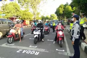 Traffic light di Tuban ini dibikin ala MotoGP, videonya bikin senyum