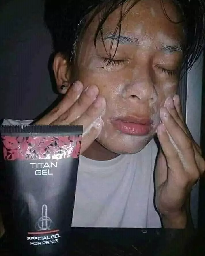 momen lucu cowok pakai skincare © 2020 1cak.com