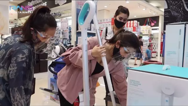 Nagita Slavina ke mall berbagai sumber