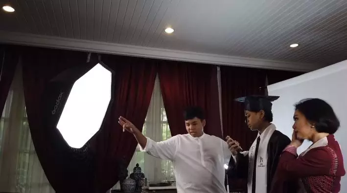 Momen wisuda virtual anak Yuni Shara YouTube