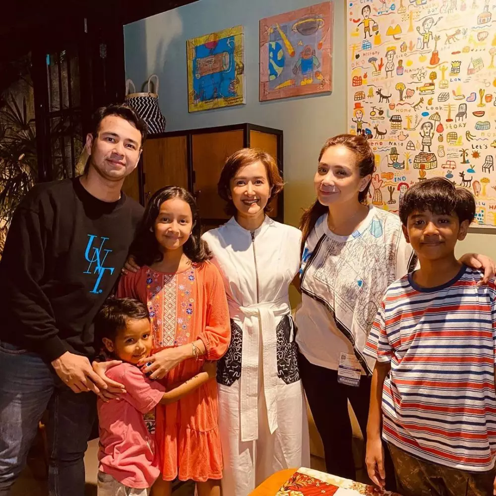 Raffi dan anak Dwi Sasono © 2020 brilio.net Raffi dan anak Dwi Sasono © 2020 brilio.net