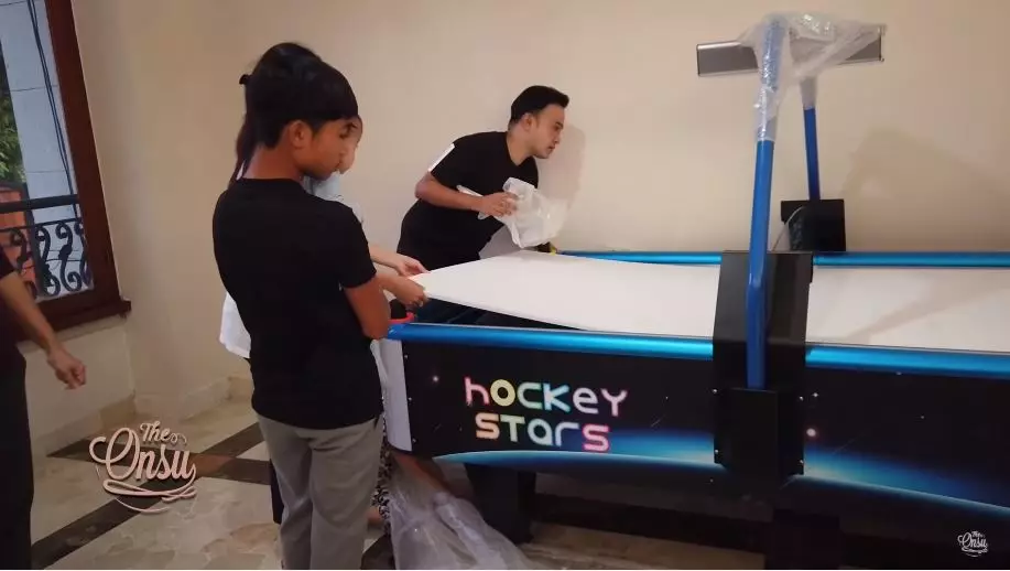 hadiah thania dan thalia © 2020 brilio.net