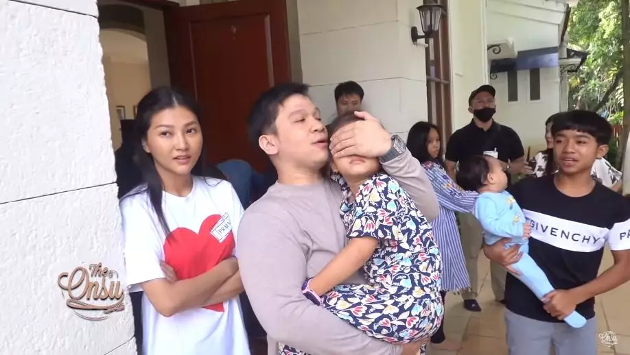 hadiah thania dan thalia © 2020 brilio.net