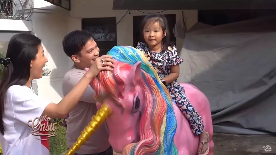 hadiah thania dan thalia © 2020 brilio.net