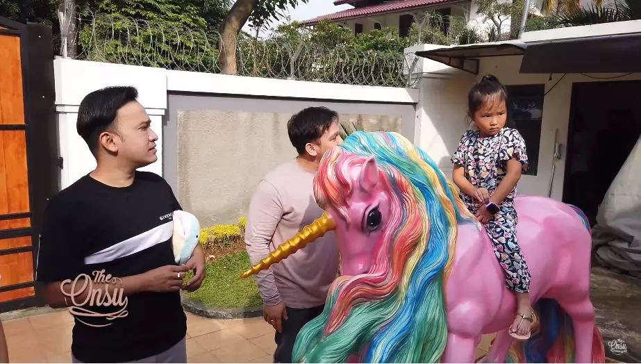 hadiah thania dan thalia © 2020 brilio.net