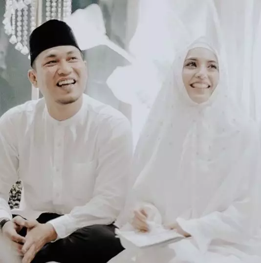 potret romantis Rizal Armada dan istri © 2020 brilio.net Instagram/@monicaimas ; Instagram/@rizalarmada