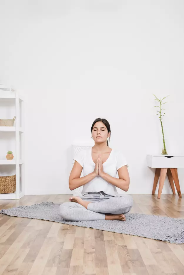 Tips mudah lakukan yoga sendiri dirumah bagi pemula © 2020 brilio.net Tips mudah lakukan yoga sendiri dirumah bagi pemula © 2020 brilio.net