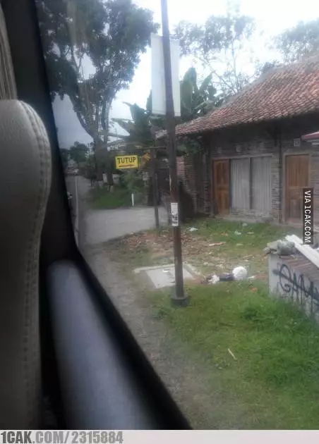 penanda jalan nyeleneh © 2020 1cak.com