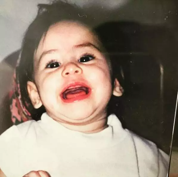 8 Potret Valerie Thomas semasa kecil Instagram