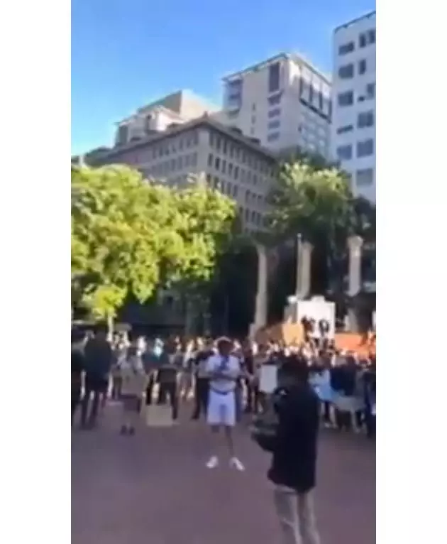 Aksi WNI turun ke tengah demonstrasi © 2020 brilio.net Twitter/@__SintaElvhee2_ via merdeka.com