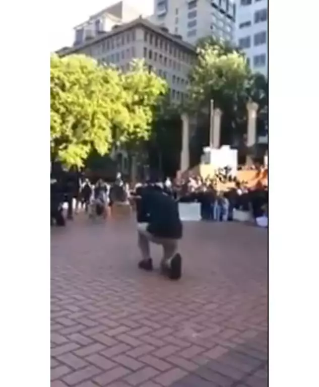 Aksi WNI turun ke tengah demonstrasi © 2020 brilio.net Twitter/@__SintaElvhee2_ via merdeka.com