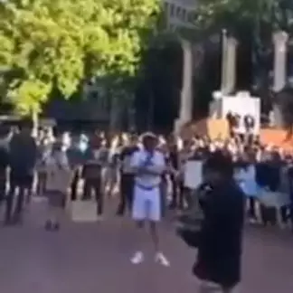 Aksi WNI turun ke tengah demonstrasi di Amerika, bikin salut