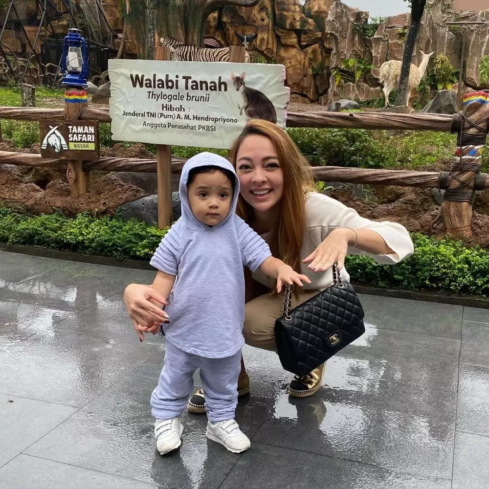 Dokter Reisa dan anak © 2020 brilio.net