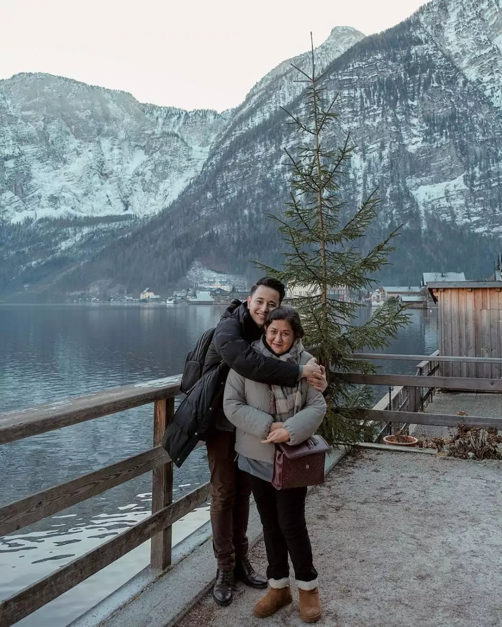 10 potret manis Billy Davidson dan keluarga Instagram