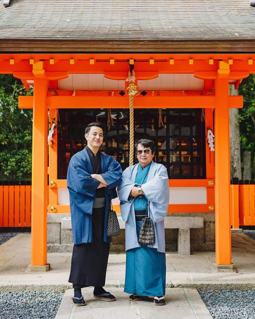 10 potret manis Billy Davidson dan keluarga Instagram