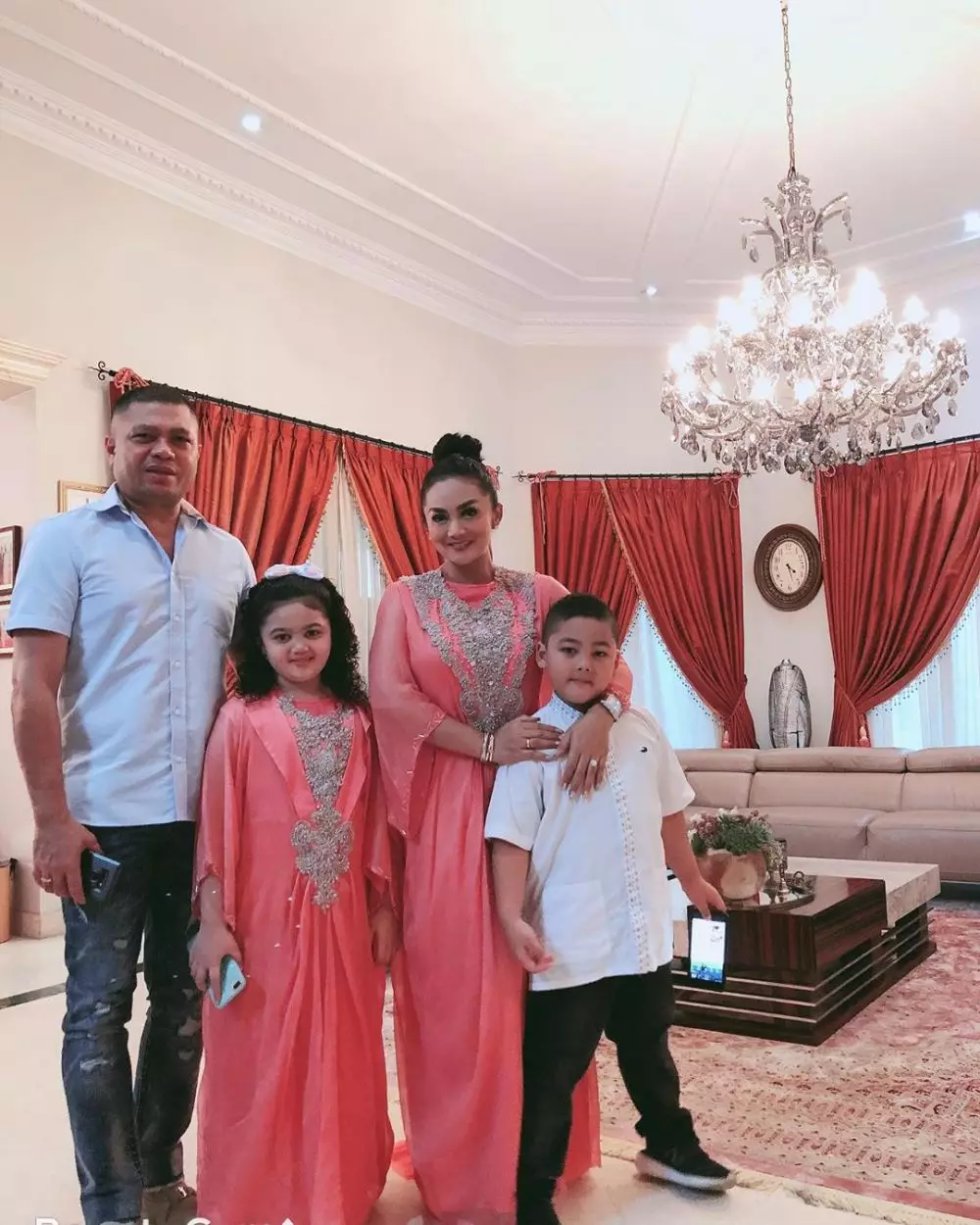 Instagram/@krisdayantilemos © 2020 brilio.net Instagram/@krisdayantilemos © 2020 brilio.net