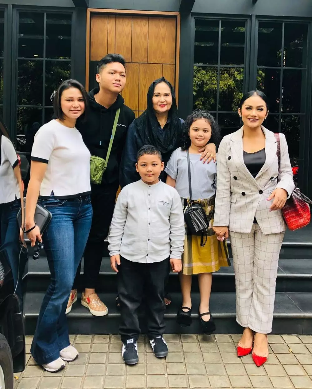 Instagram/@krisdayantilemos © 2020 brilio.net Instagram/@krisdayantilemos © 2020 brilio.net