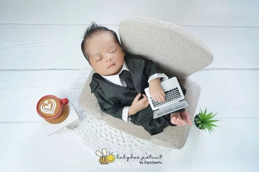 pemotretan new born anak Anggita Sari Instagram pemotretan new born anak Anggita Sari Instagram