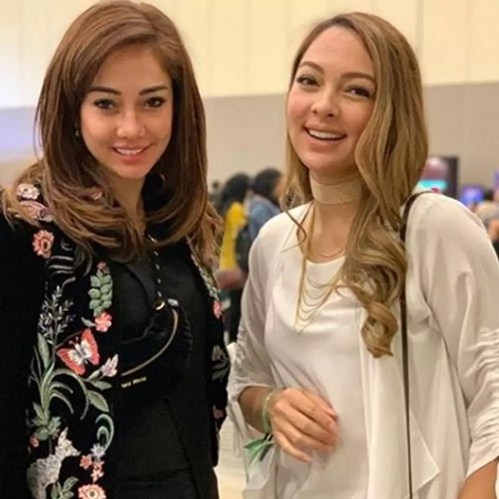 Sama-sama cantik &amp; pintar, ini 7 potret Reisa Broto Asmoro &amp; kakak