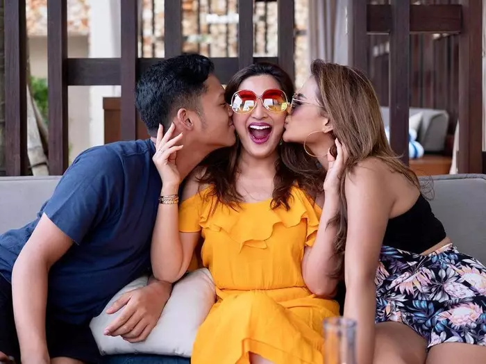 penyanyi bareng anak tirinya © 2020 brilio.net