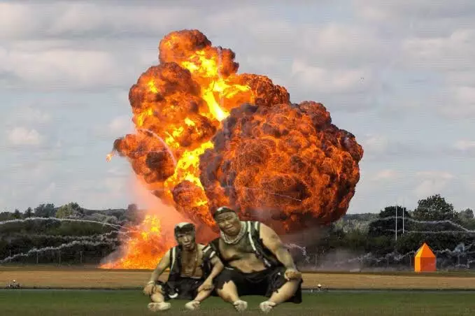 Meme adegan meledak Berbagai sumber