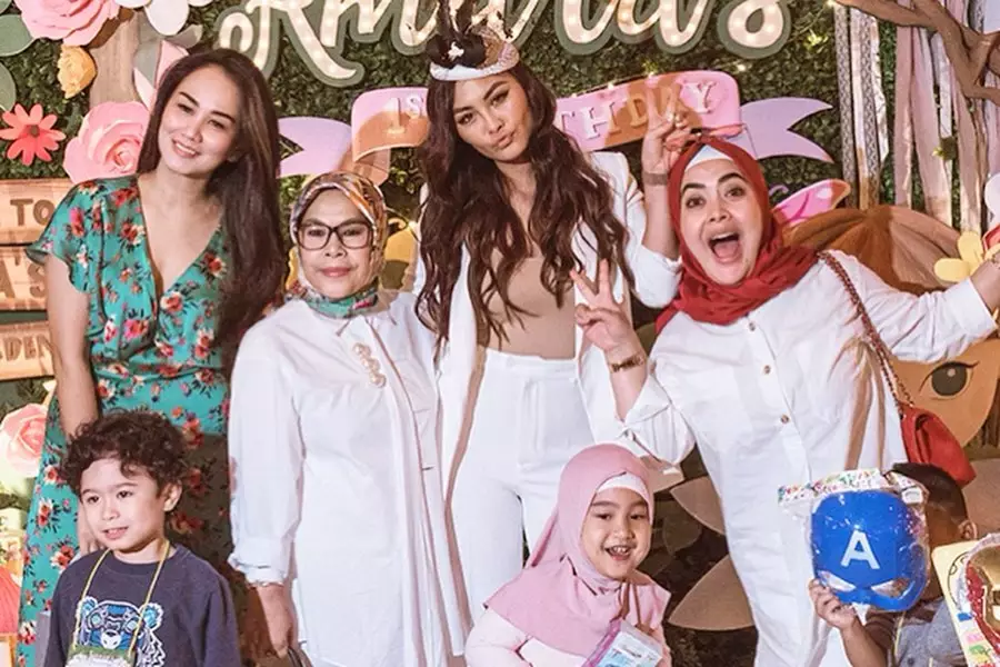 10 potret terbaru Brenda 'Mamamia' Instagram 10 potret terbaru Brenda 'Mamamia' Instagram