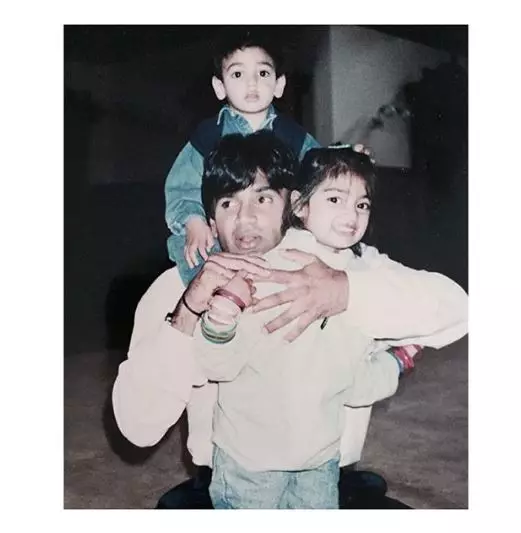 momen kedekatan Athiya Shetty dan Ahan Shetty dari kecil © 2020 brilio.net