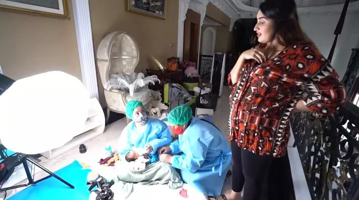 Pemotretan new born anak ketiga Tania Nadira YouTube