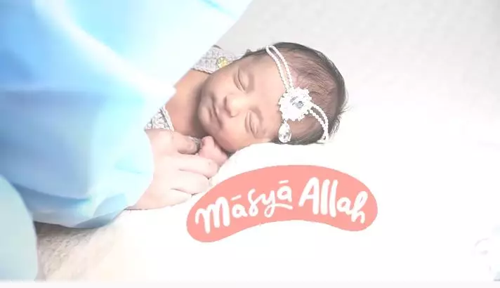 Pemotretan new born anak ketiga Tania Nadira YouTube