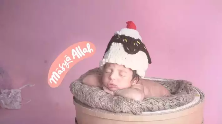 Pemotretan new born anak ketiga Tania Nadira YouTube