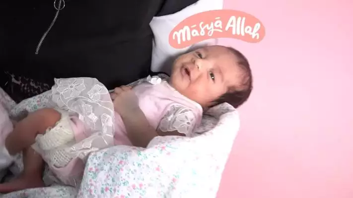 Pemotretan new born anak ketiga Tania Nadira YouTube