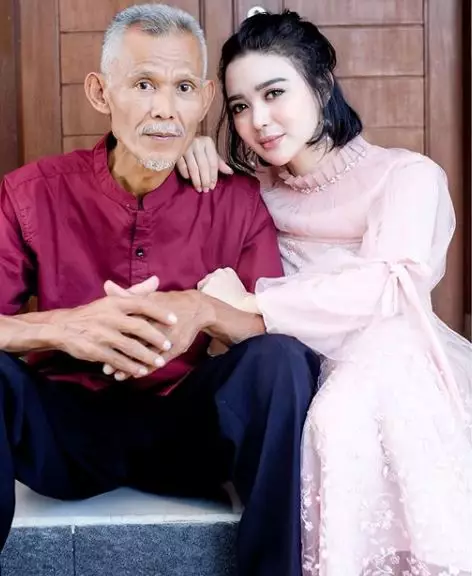 10 Potret hangat Wika Salim bersama keluarga Instagram 10 Potret hangat Wika Salim bersama keluarga Instagram