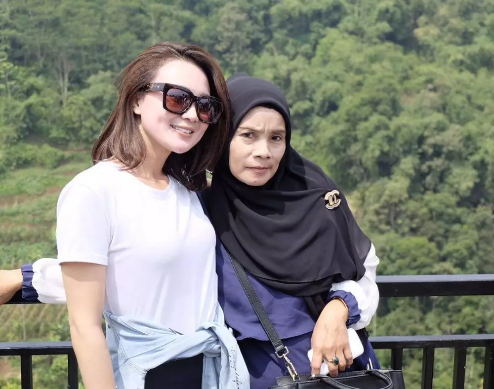 10 Potret hangat Wika Salim bersama keluarga Instagram 10 Potret hangat Wika Salim bersama keluarga Instagram