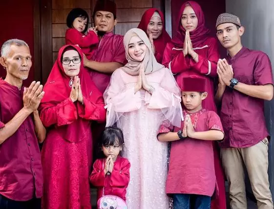 10 Potret hangat Wika Salim bersama keluarga Instagram 10 Potret hangat Wika Salim bersama keluarga Instagram