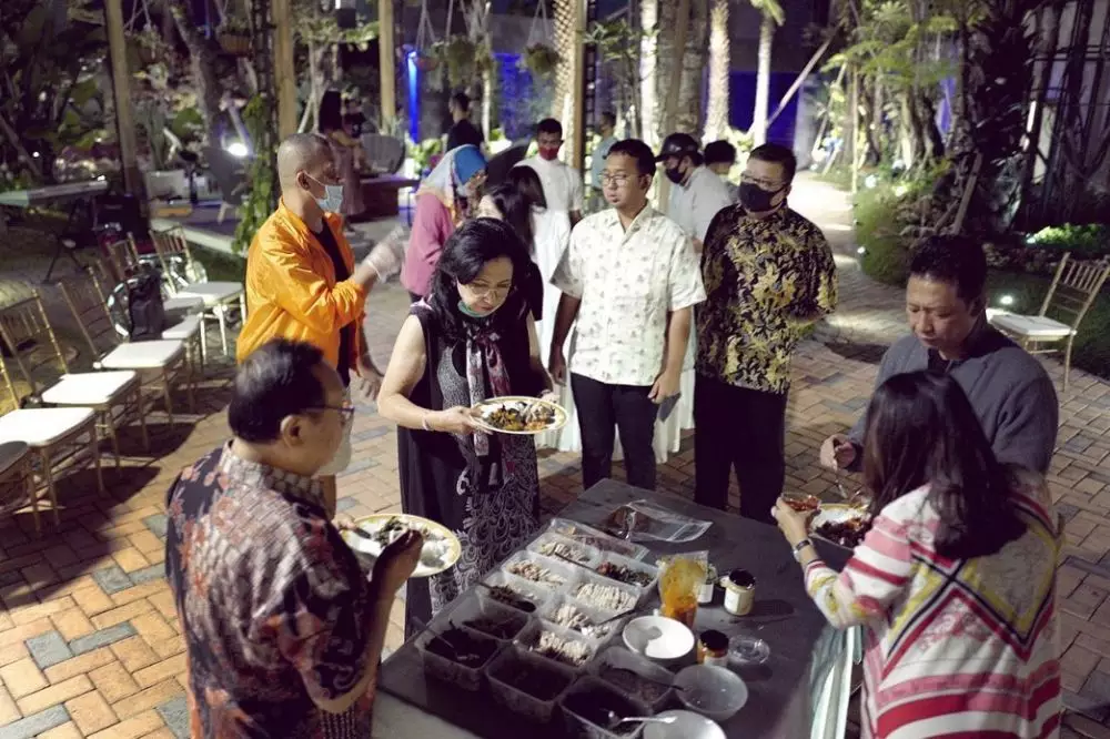 momen ultah momo geisha ke-34 instagram