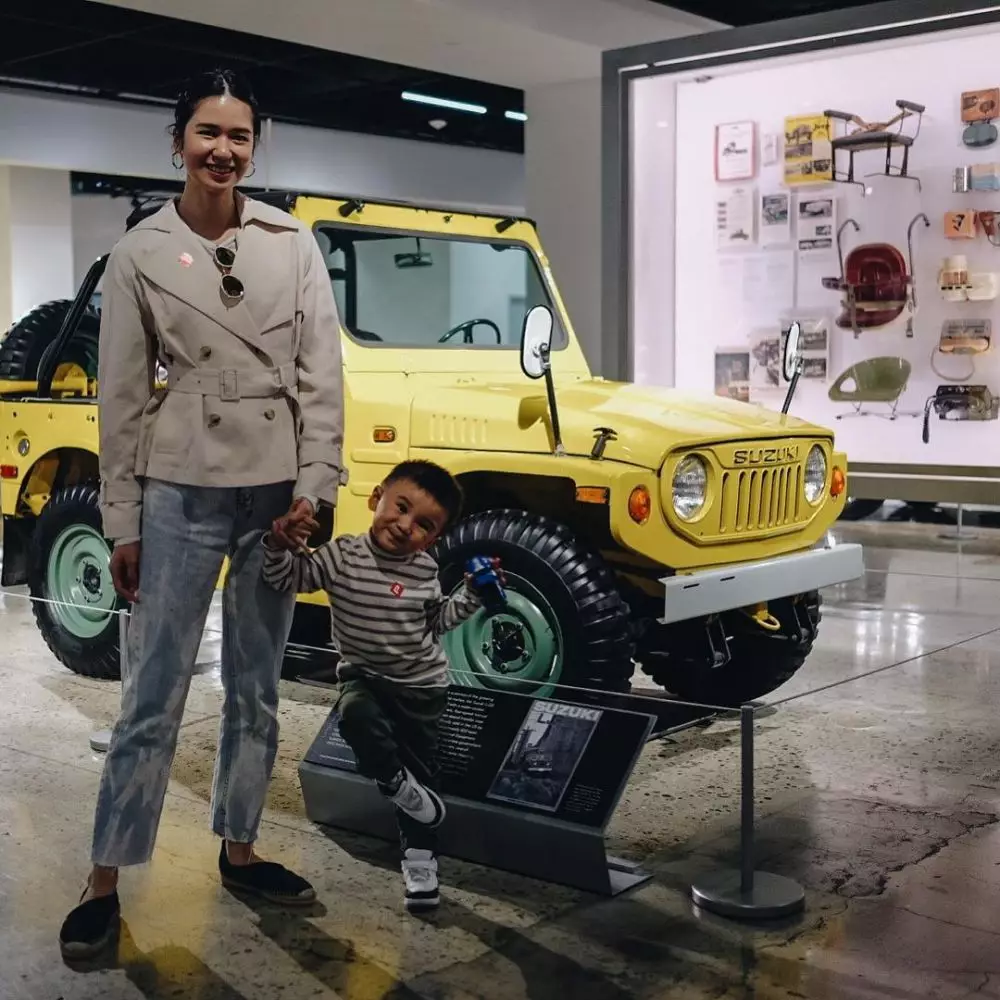 potret kebersamaan laura basuki dan putranya instagram