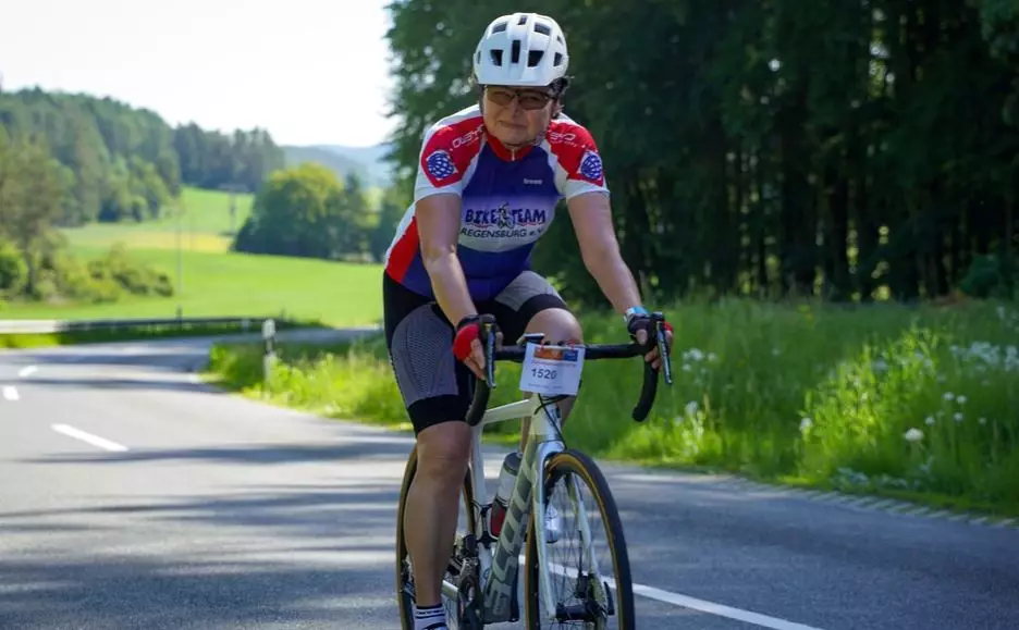 aksesoris penting dipakai bersepeda berbagai sumber